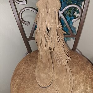 Minnetonka Tan Moccasins Soft Suede Fringe